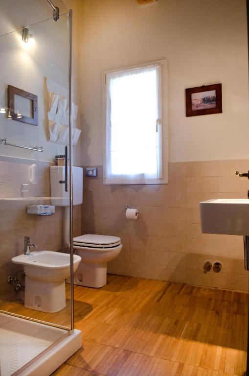 Osteria e Locanda Del Viaggiatore - Camera Familiare Con Bagno Privato