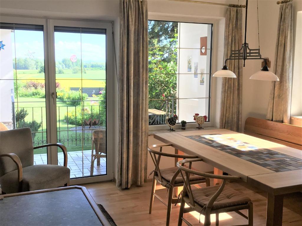 a dining room with a table and a large window at Gemütliche und geräumige Unterkunft, Nähe Linz in Luftenberg an der Donau