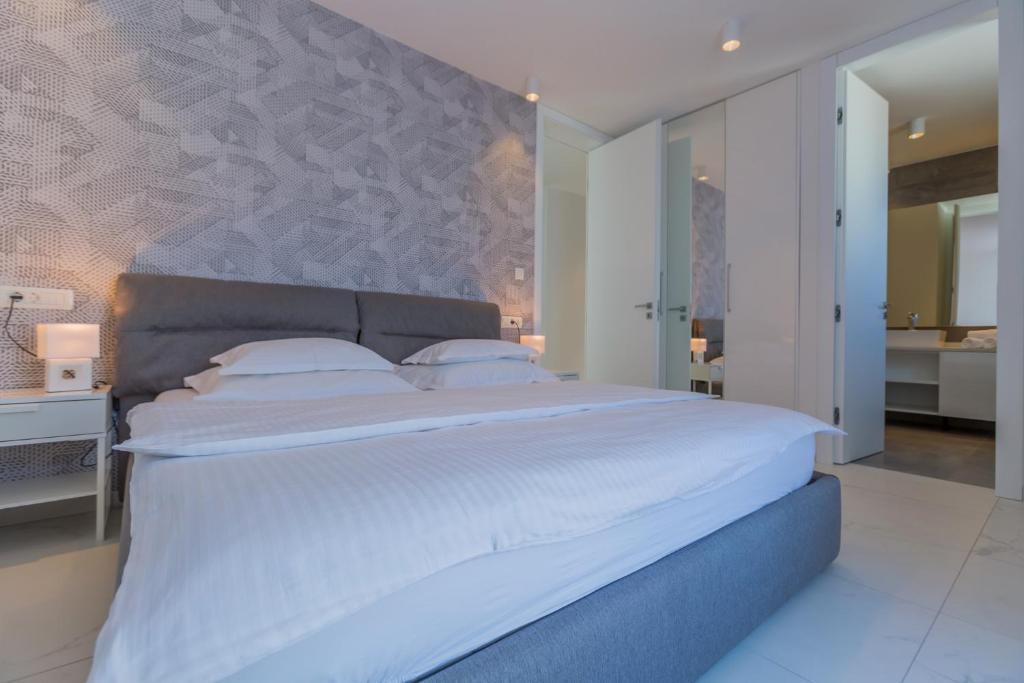 Postel nebo postele na pokoji v ubytování Villa Allegra Luxury Apartments