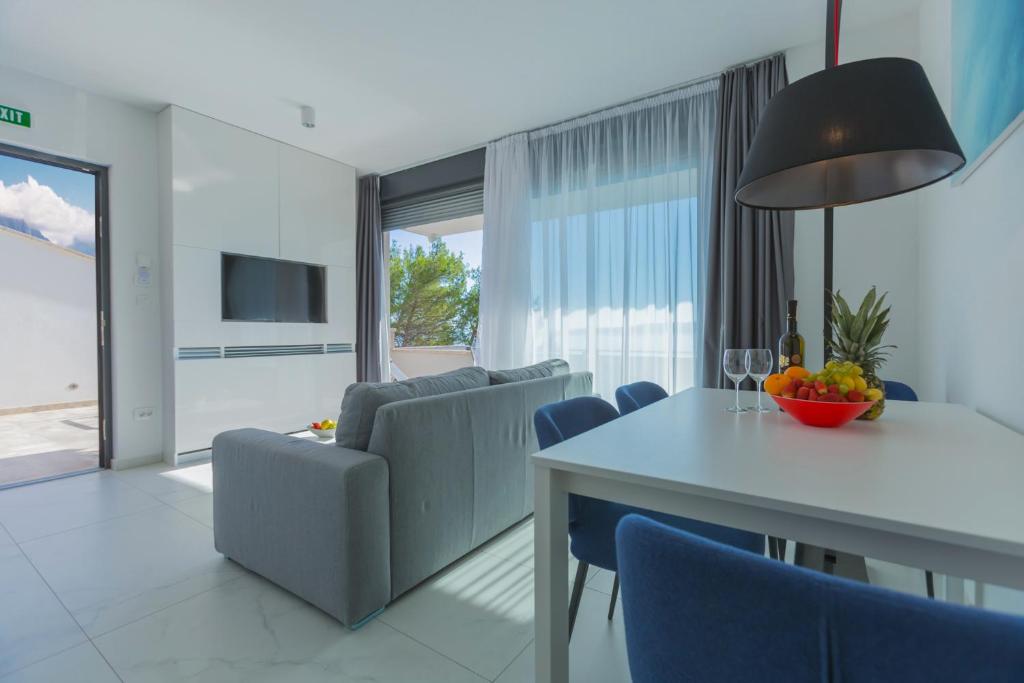 TV a/nebo společenská místnost v ubytování Villa Allegra Luxury Apartments