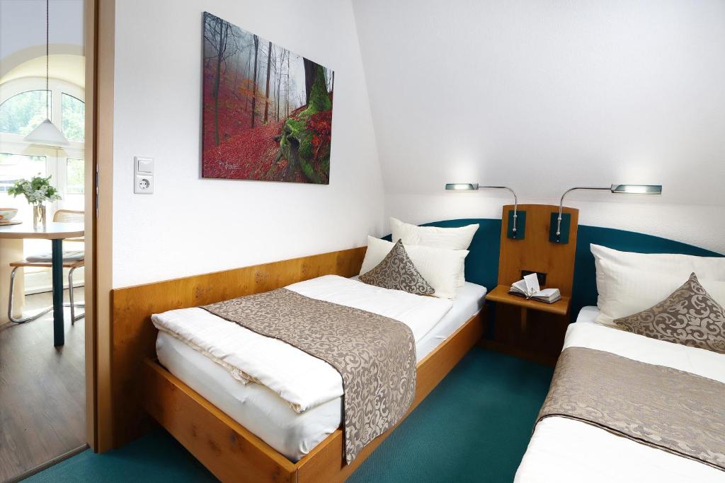 Postel nebo postele na pokoji v ubytování Parkhotel Flora