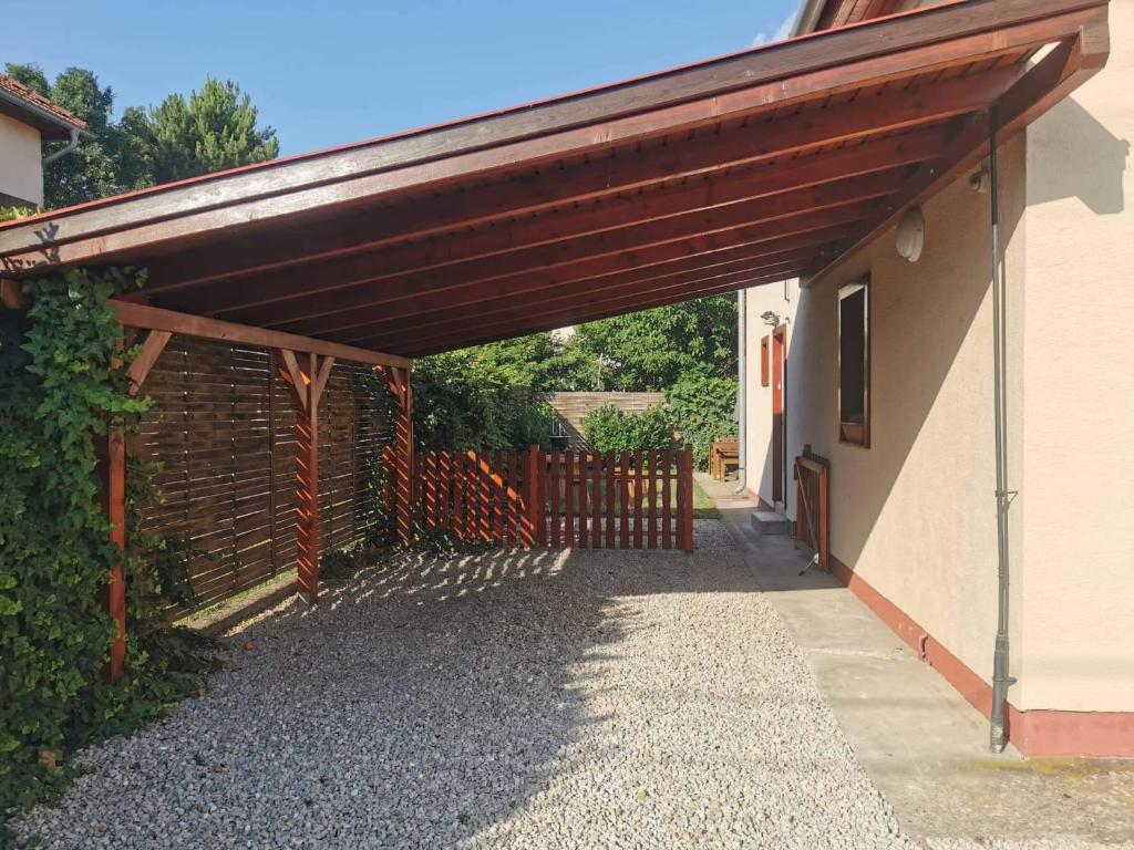 Fotografie z fotogalerie ubytování Garden Vendégház Velence v destinaci Velence