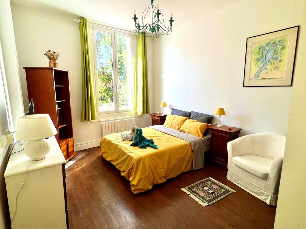 PATIO ARENA F2 in Bayonne