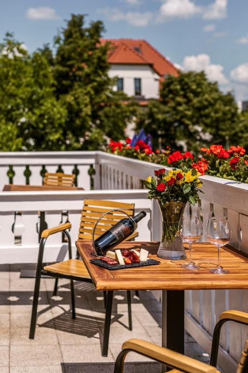 Prague Hotel Carl Inn restaurant & Free Parking - Resim 5