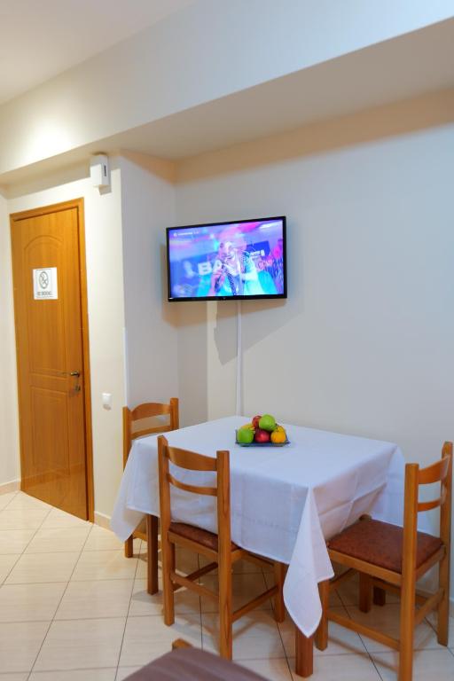 Elidon Apartments - Studio Apartment