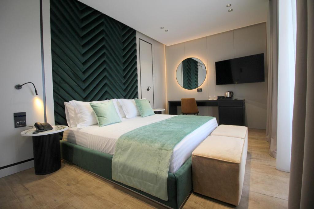 Postel nebo postele na pokoji v ubytování Rozafa Palace Hotel