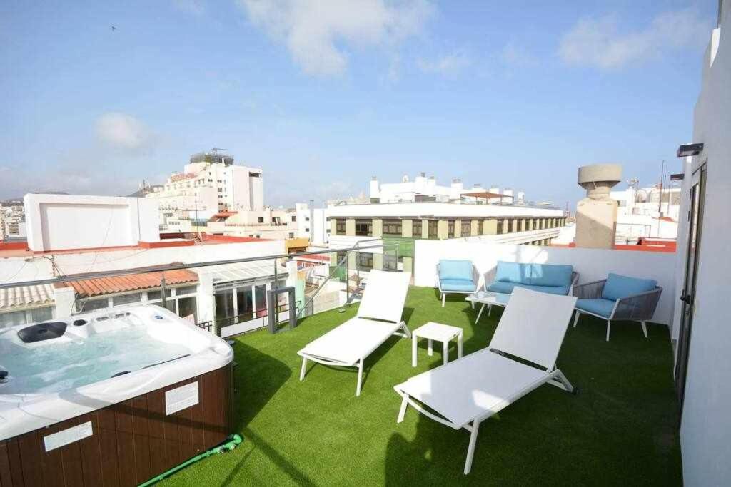 Lujoso Ático gran terraza solarium privado Jacuzzi sauna, Las ...