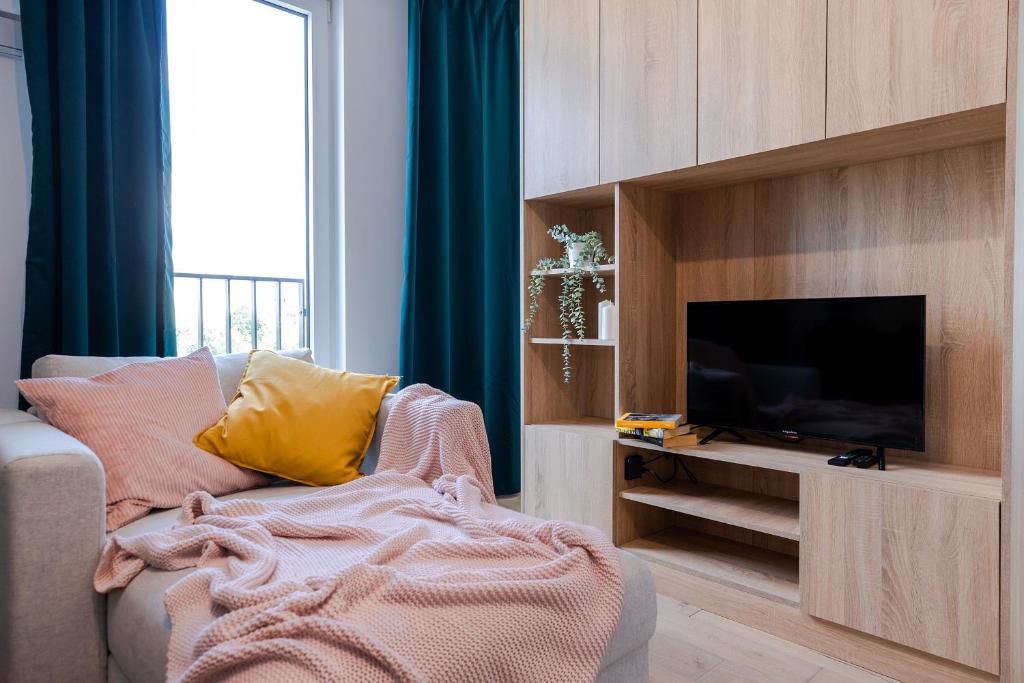 Televízia a/alebo spoločenská miestnosť v ubytovaní ShortStayPoland Pileckiego