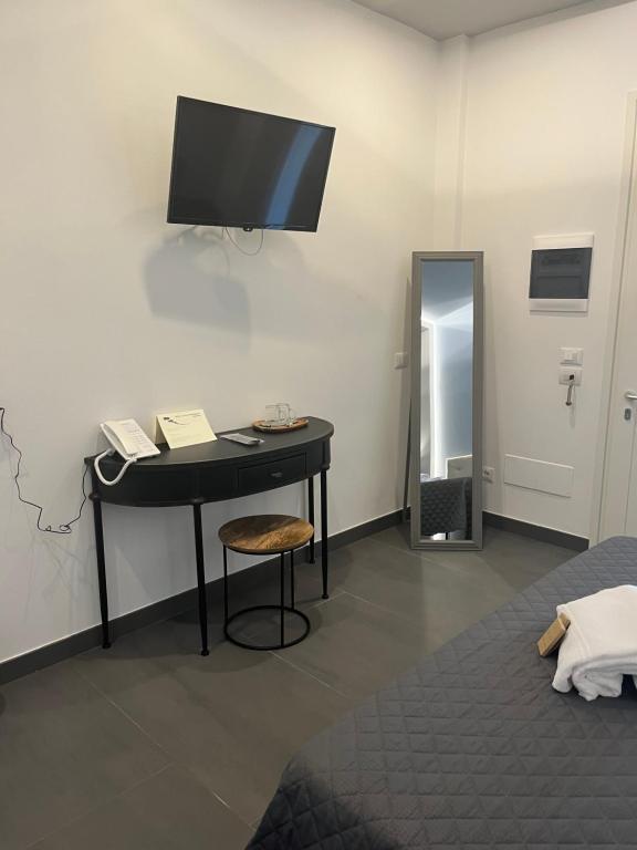 TV a/nebo společenská místnost v ubytování Hotel Il colle di Monterosso