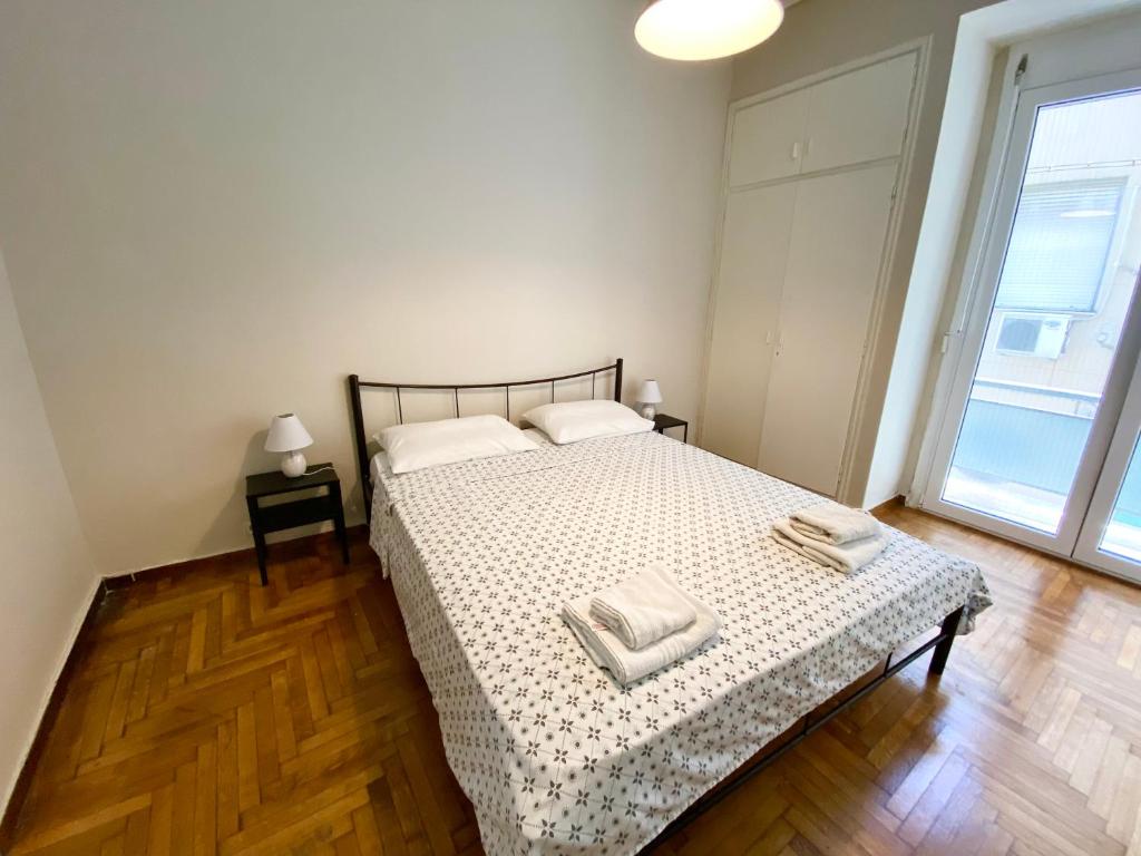 Postel nebo postele na pokoji v ubytování Victoria Studio Downtown Athens