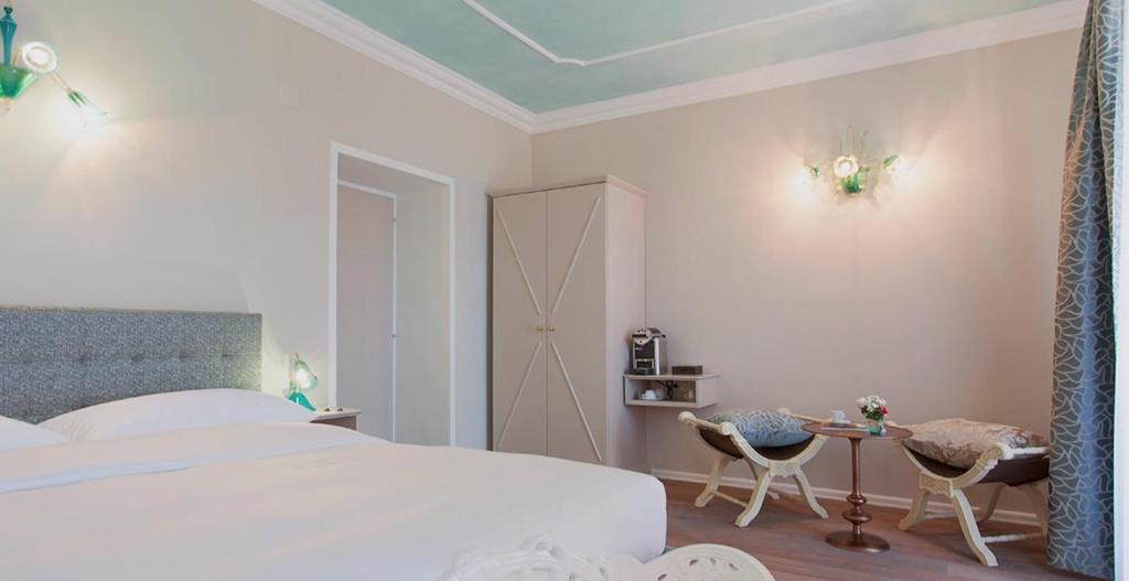 Postel nebo postele na pokoji v ubytování Boutique Hotel Villa Sarnia