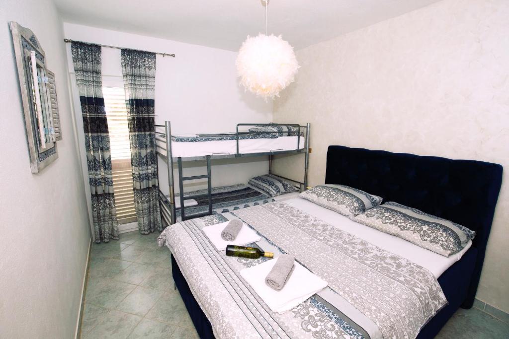 Posteľ alebo postele v izbe v ubytovaní Duce Apartment Mendula