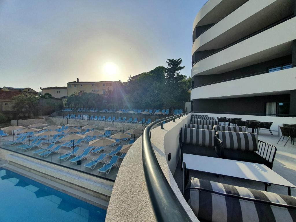 Bazén v ubytovaní Montenegrina Hotel & SPA All-Inclusive alebo v jeho blízkosti