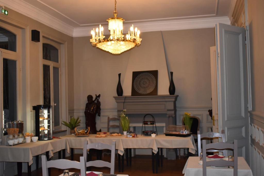 Fotografie z fotogalerie ubytování Logis Manoir de Fourcy v destinaci Corbehem