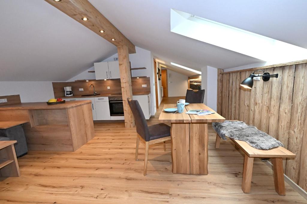 Gästehaus Eckau Ferienwohnungen - Apartment With Balcony