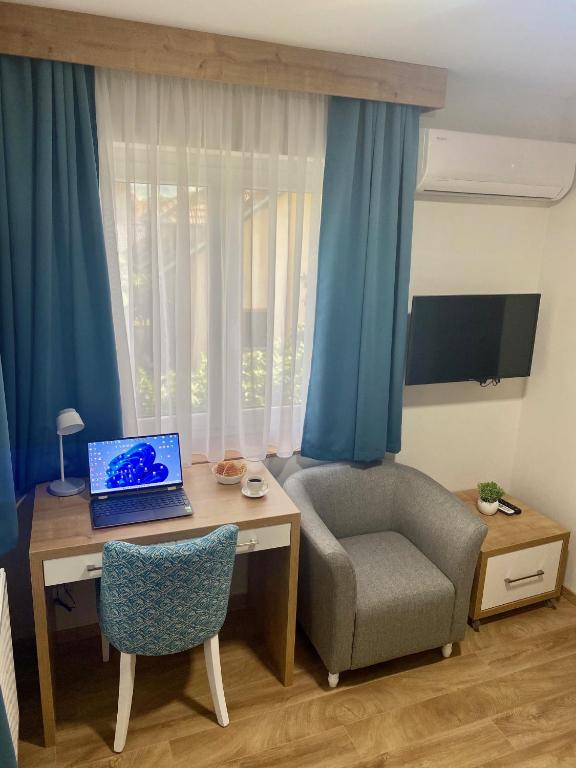 TV a/nebo společenská místnost v ubytování Grand Park rooms & apartments