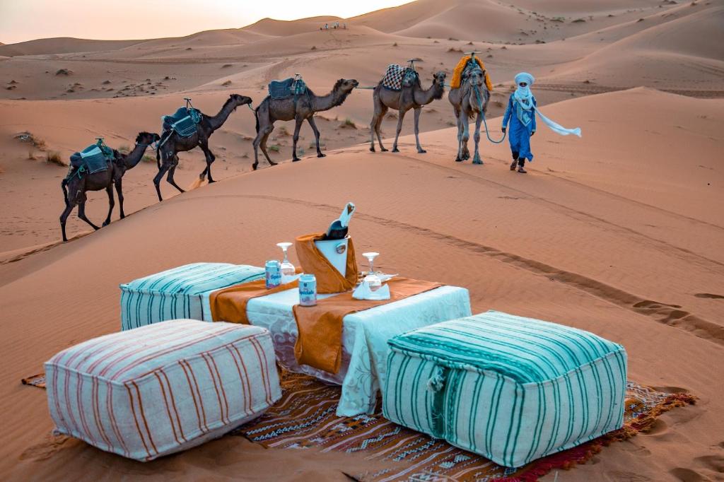 Zvířata v luxury tent nebo okolí