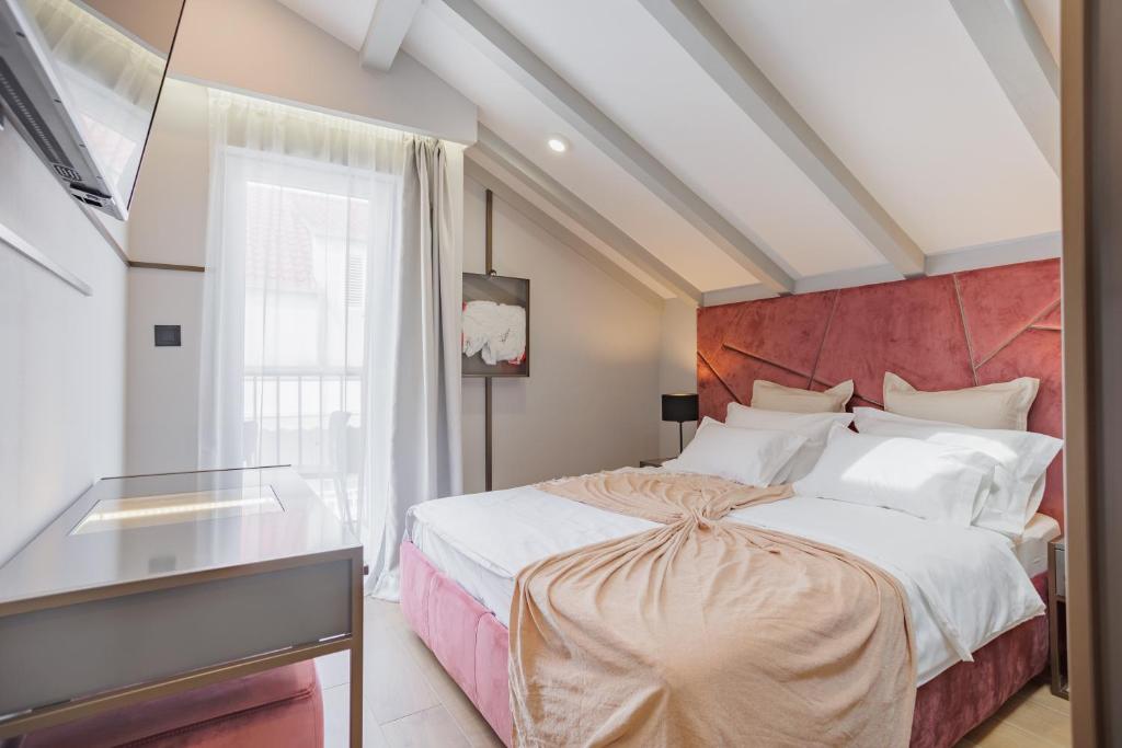 Postel nebo postele na pokoji v ubytování Heritage Rooms Split Olympic Dream