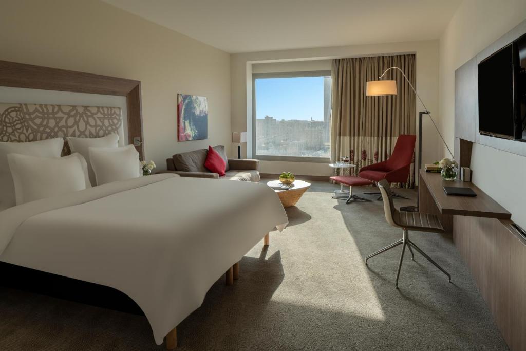 Novotel Jeddah Tahlia - Chambre De Luxe Avec 1 Lit Double Et Canapé