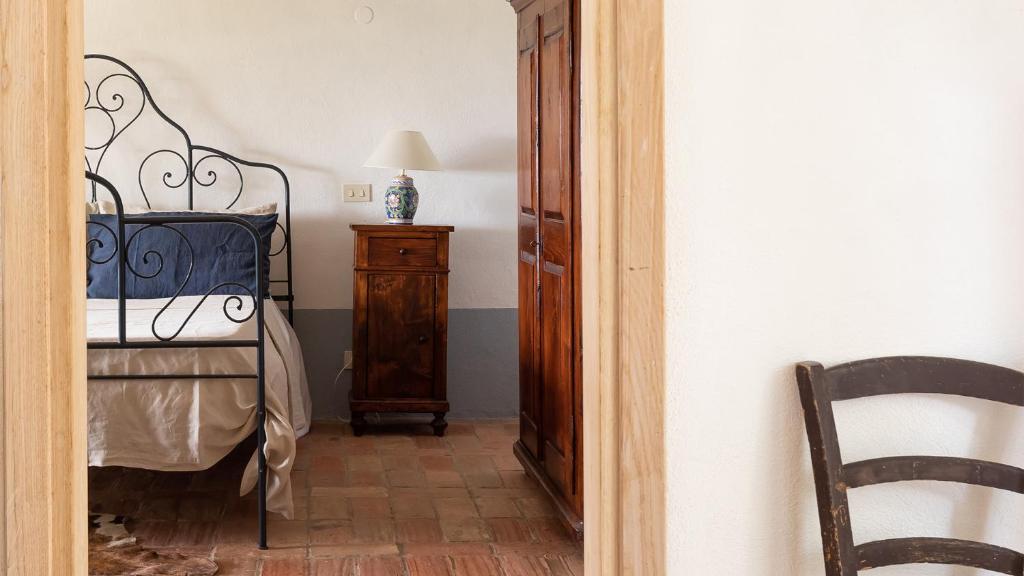 A bed or beds in a room at Tenuta Colle Sala - Country House & Suite "The Villa"