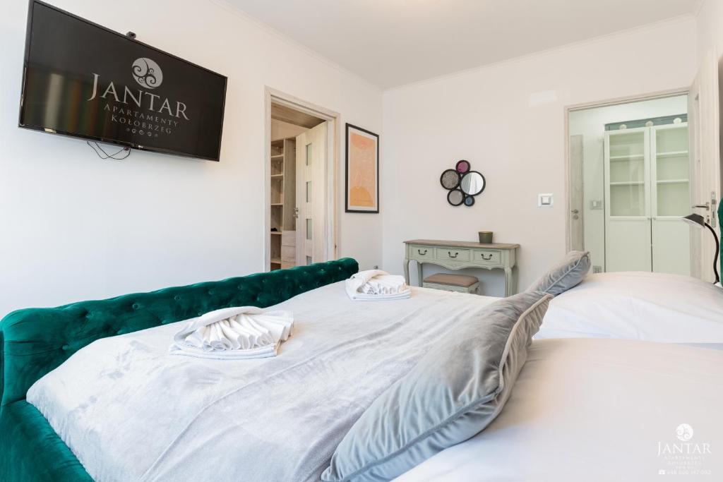 Posteľ alebo postele v izbe v ubytovaní Jantar Apartamenty Sobieskiego