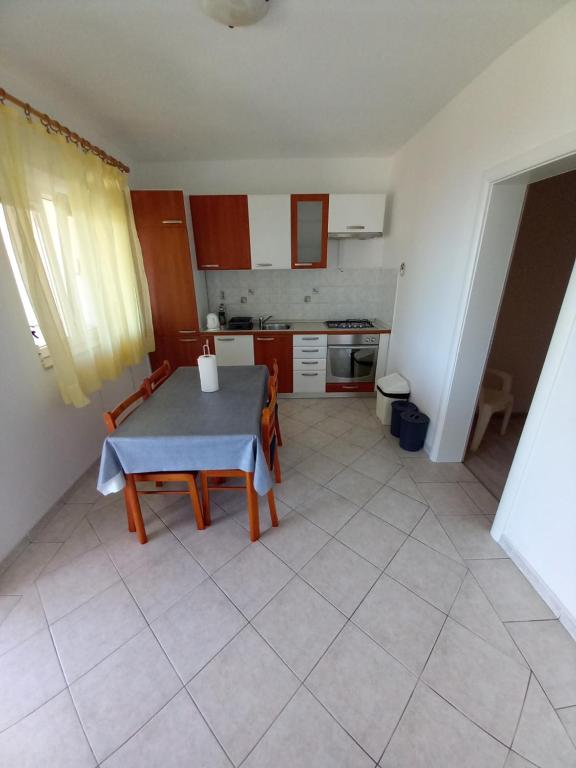 Kuchnia lub aneks kuchenny w obiekcie Apartments Berti