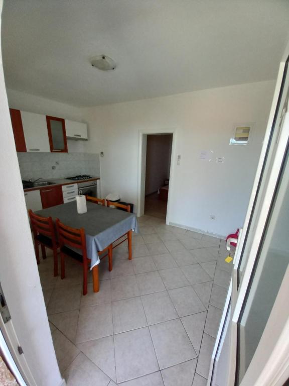 Kuchnia lub aneks kuchenny w obiekcie Apartments Berti