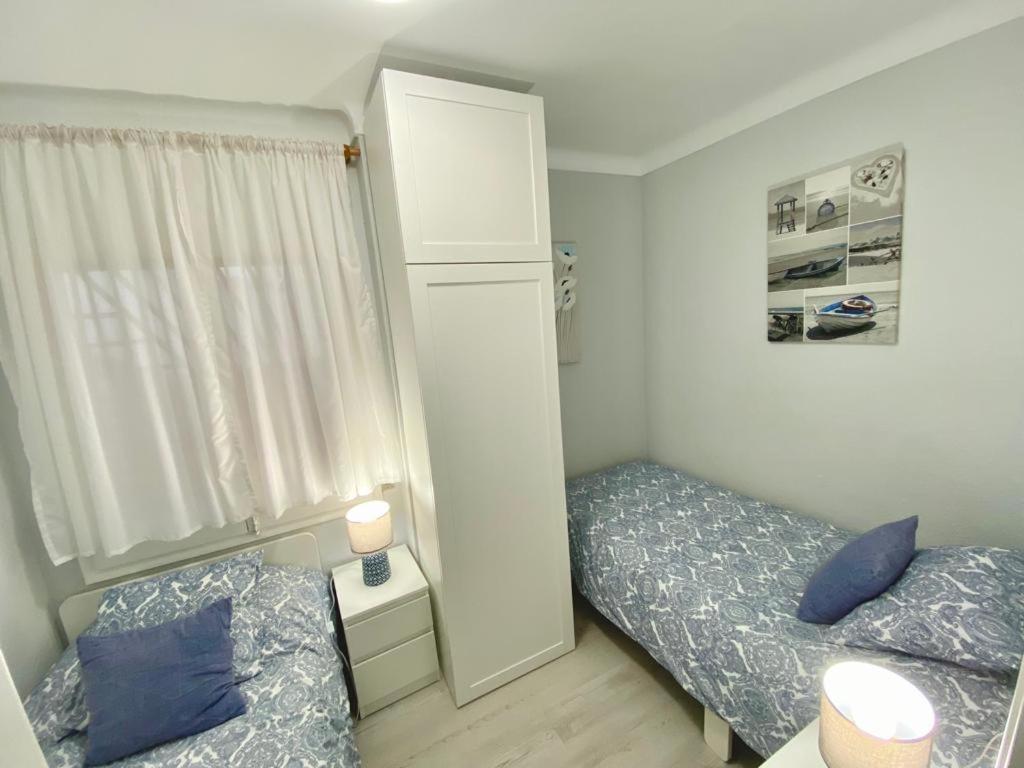 Posteľ alebo postele v izbe v ubytovaní Apartamentos Stil Mar Anna - L'Escala Stil Mar