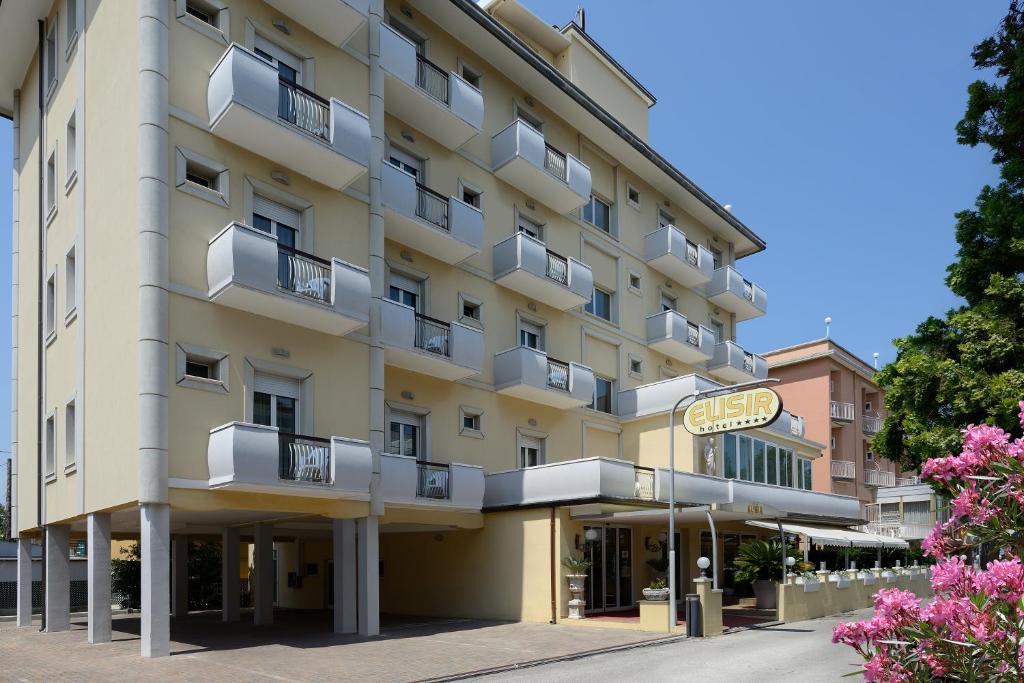Budynek, w którym mieści się hotel