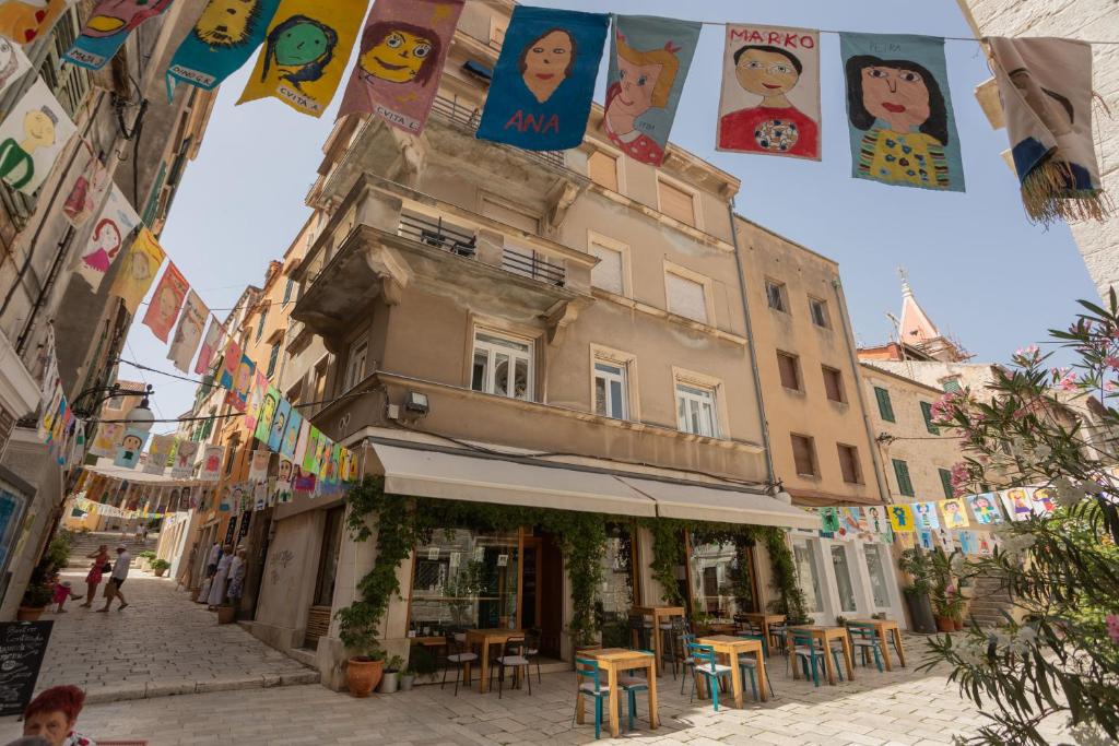 Budova, v ktorej sa apartmán nachádza