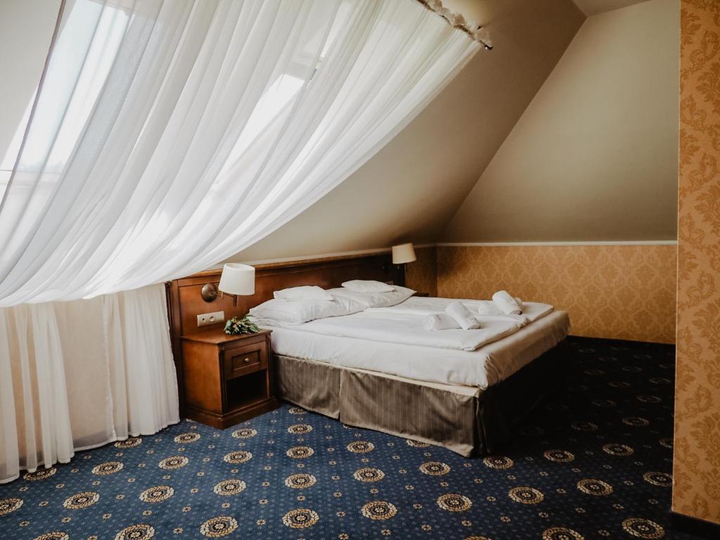 Postel nebo postele na pokoji v ubytování Hotel Delfin Spa&wellness