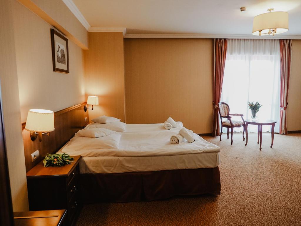 Postel nebo postele na pokoji v ubytování Hotel Delfin Spa&wellness