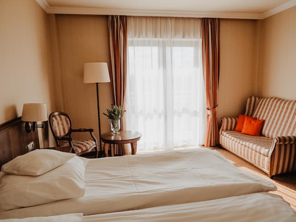 Postel nebo postele na pokoji v ubytování Hotel Delfin Spa&wellness