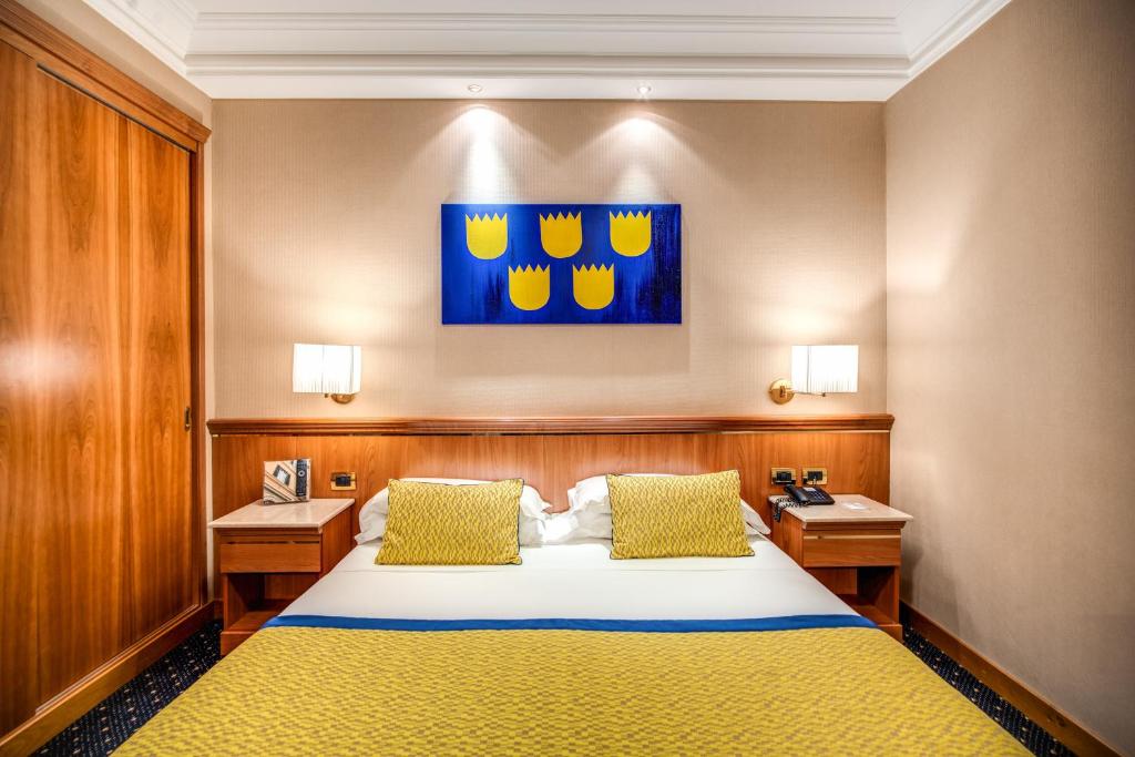 Postel nebo postele na pokoji v ubytování Hotel Diocleziano
