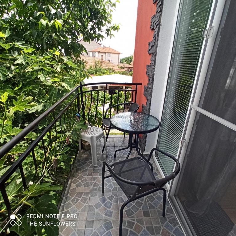 A balcony or terrace at Guest House Sunflowers
