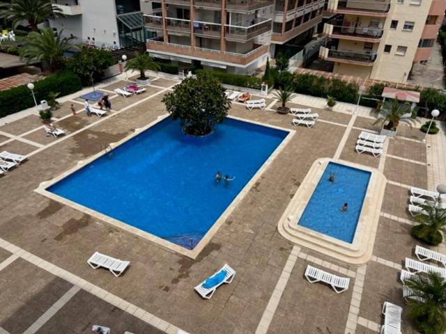 The swimming pool at or close to COSTA DAURADA APARTAMENTS CENTER