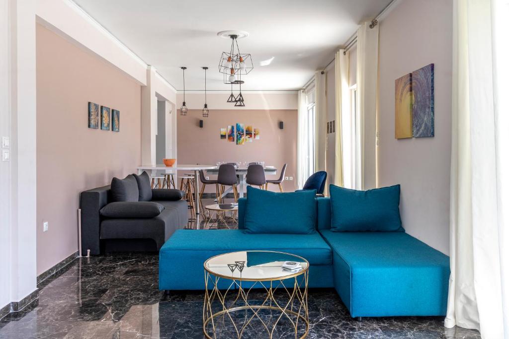A seating area at Penthouse in the heart of Athens / Koukaki area