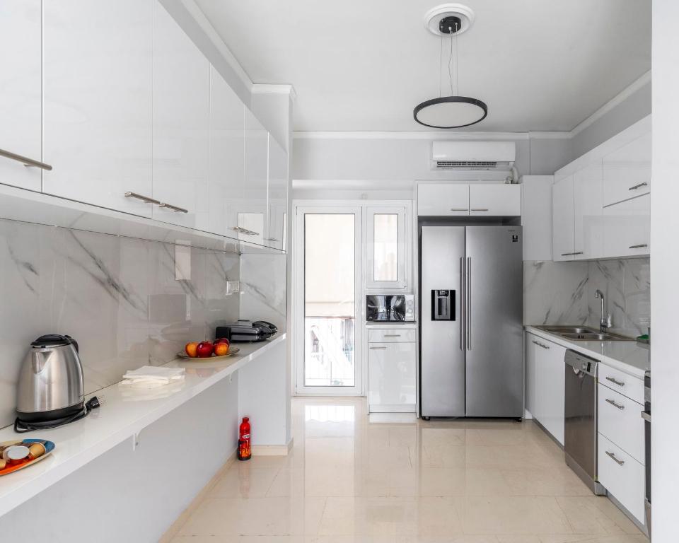 A kitchen or kitchenette at Penthouse in the heart of Athens / Koukaki area