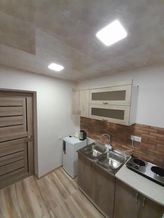 Kuchyň nebo kuchyňský kout v ubytování Arman's House Sevan