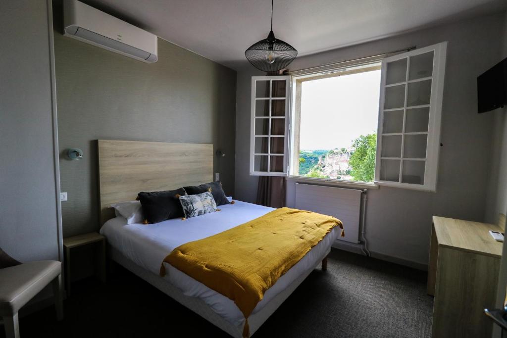Postel nebo postele na pokoji v ubytování Hostellerie Bellevue