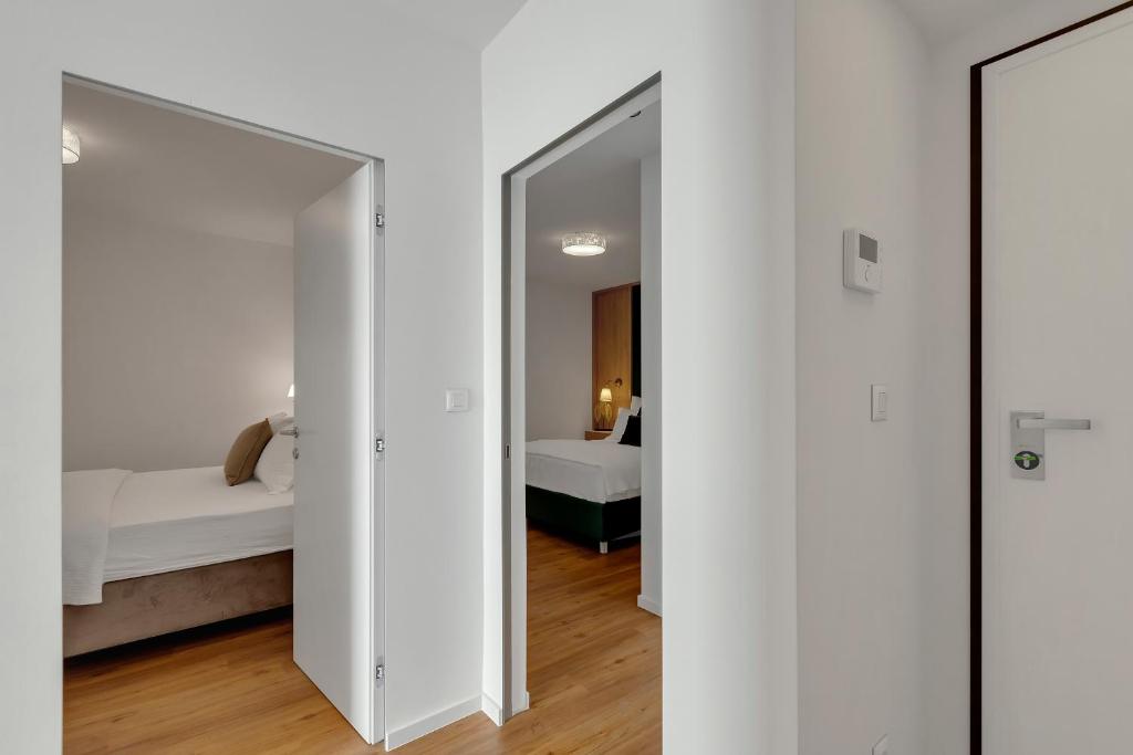 Posteľ alebo postele v izbe v ubytovaní 3-4 Luxury Apartments L&L Tucepi - 100m from the beach - Makarska Exklusiv