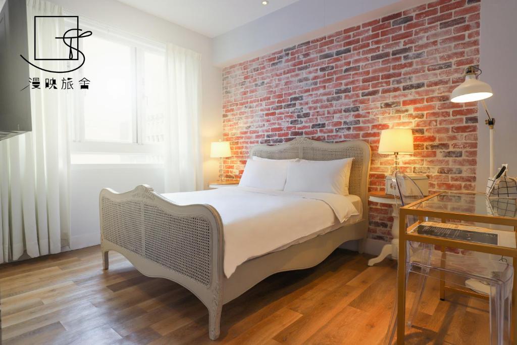 Postel nebo postele na pokoji v ubytování Slow Town Hotel-Reel