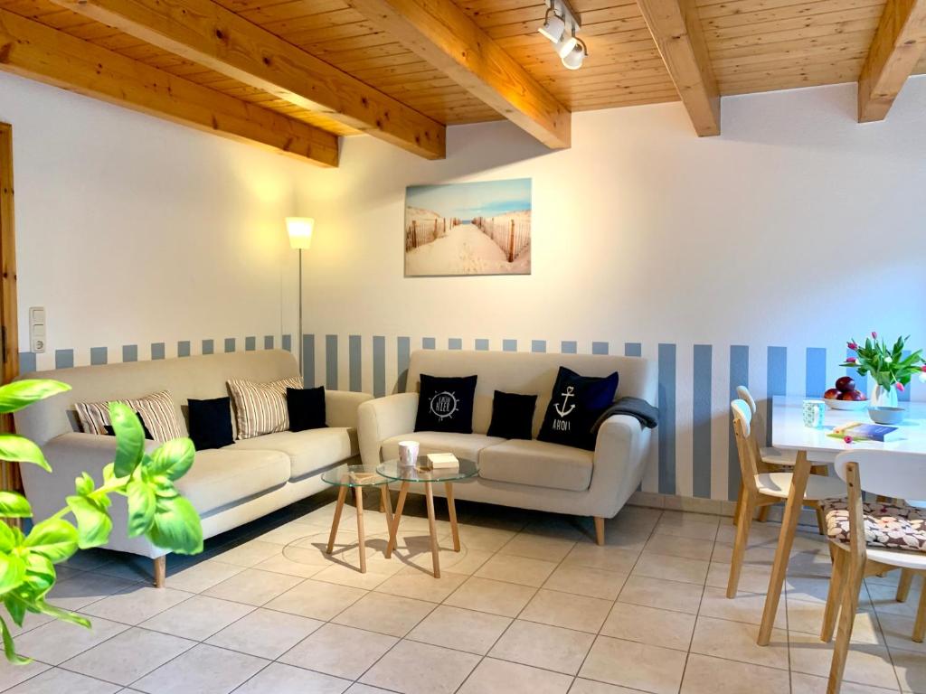 Posezení v ubytování Ferienwohnung 2 im Böhler Haubarg