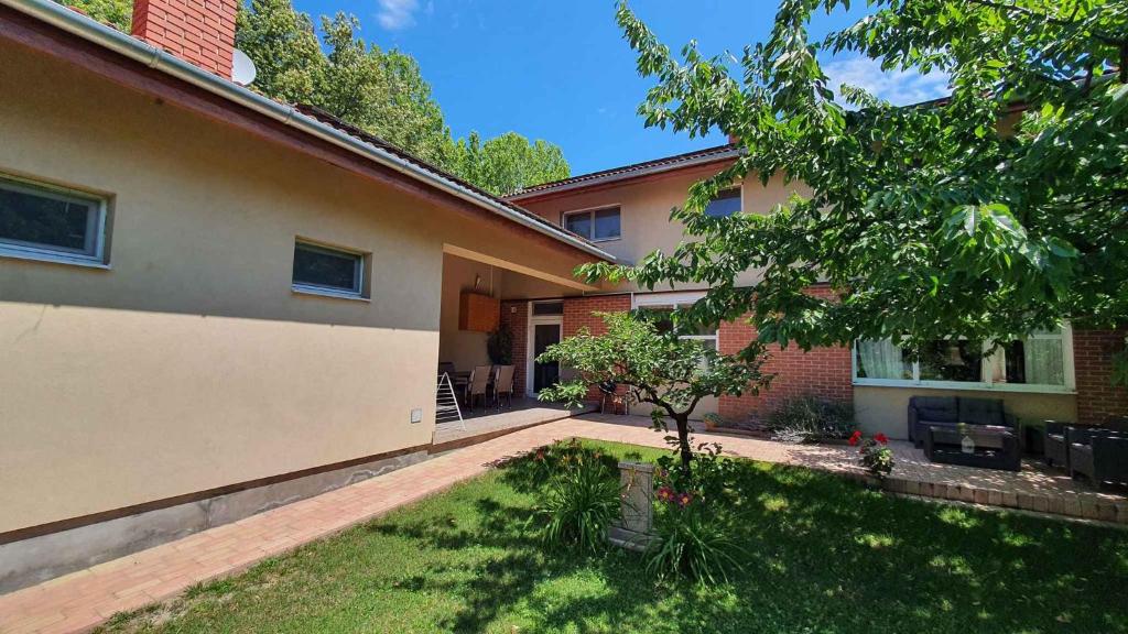 Budova, v ktorej sa apartmán nachádza