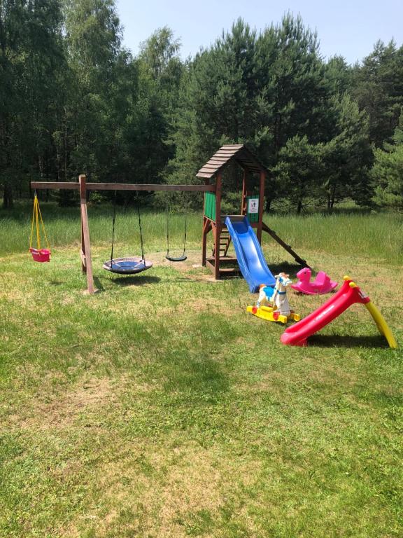 Herní místnost nebo prostor pro děti v ubytování Samodzielny Dom Przy Lesie