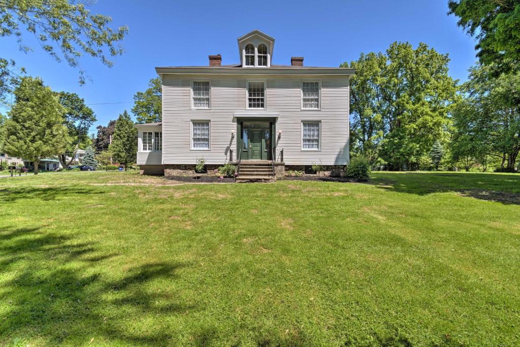 Sodus Point Historic Home about half Mi to Sodus Bay!, Sodus (updated