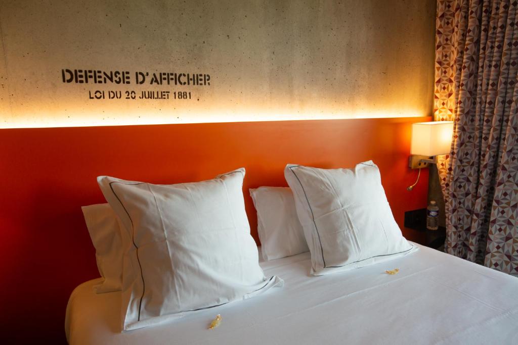 Postel nebo postele na pokoji v ubytování Lorraine Hôtel Nancy Ouest - Laxou
