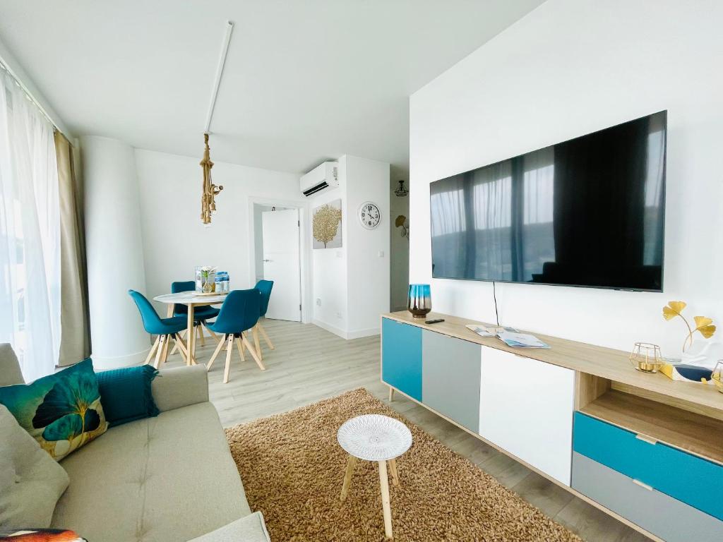 TV a/nebo společenská místnost v ubytování Wave by Baltic Home