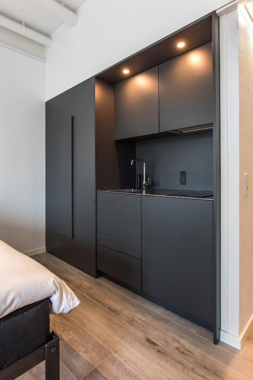 Kuchyň nebo kuchyňský kout v ubytování CPH Studio Hotel