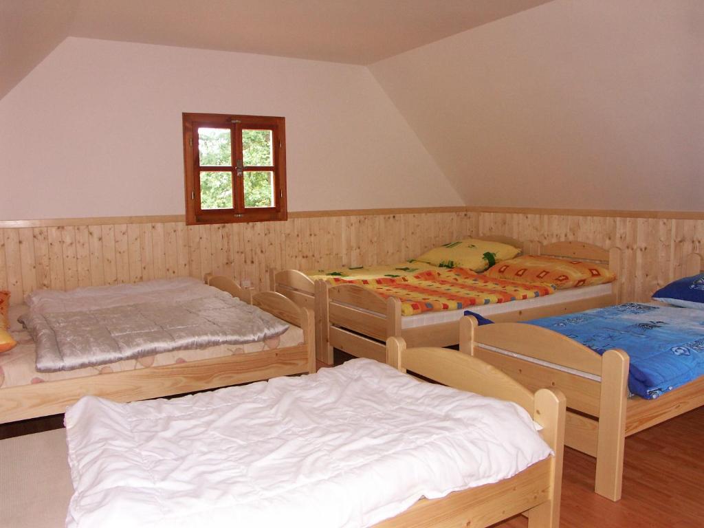 Postel nebo postele na pokoji v ubytování Chaty u rybníka Brodský